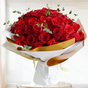 Ruby Romance bouquet, send flowers to Karachi with same-day online delivery