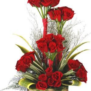 Send mom's Roses Basket gift to karachi with same day delivery karachi.